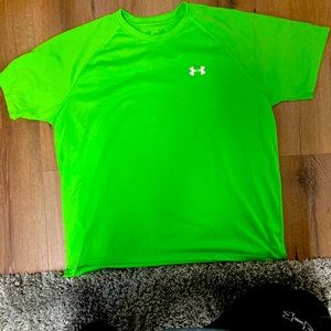 Mens Under Armour Large workout T shirt